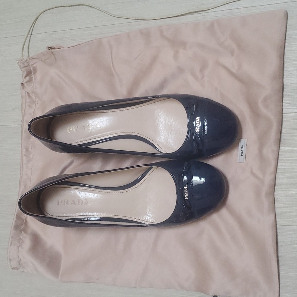 Prada pumps in beautiful navy blue 💙